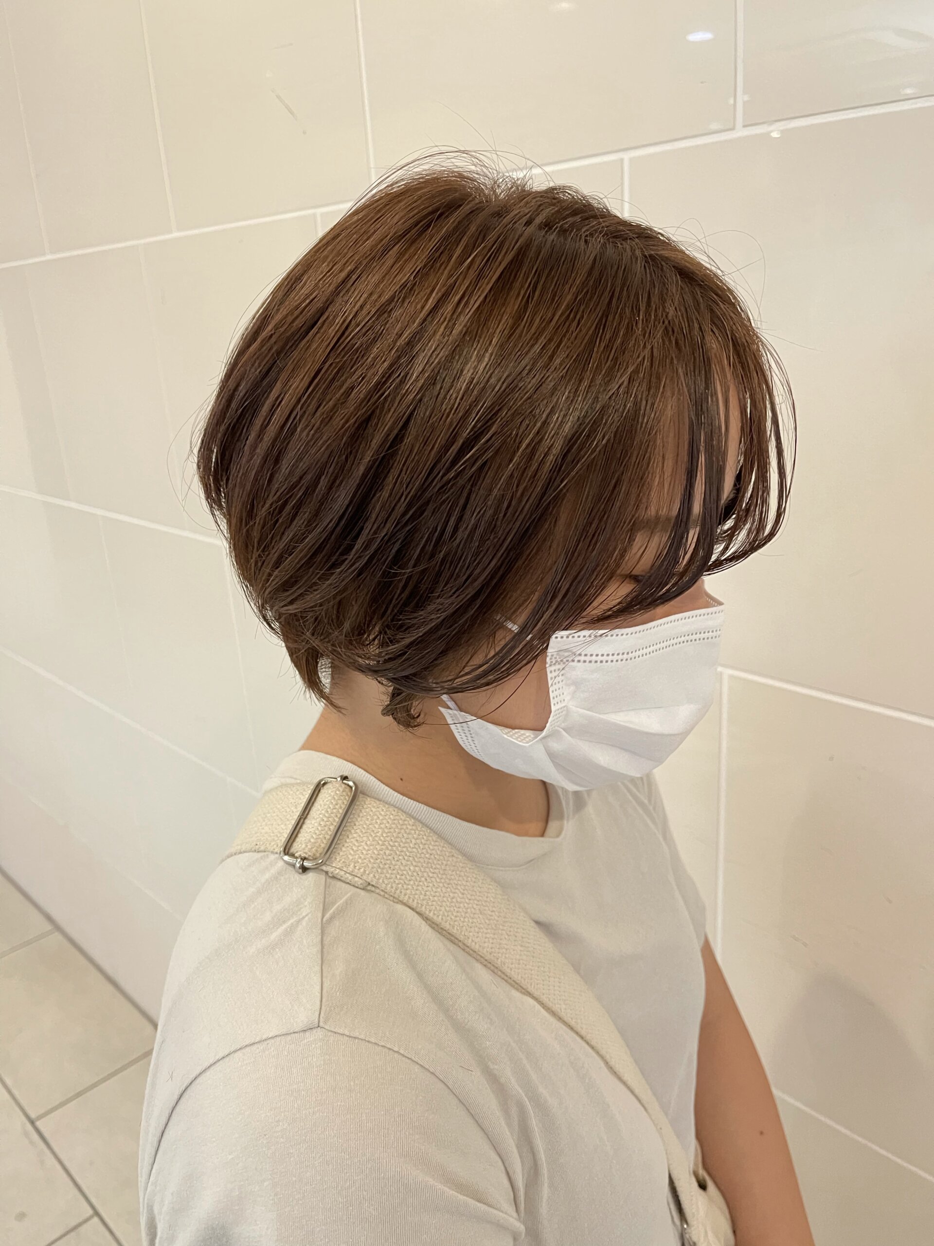 ベージュカラーの秋色ショート