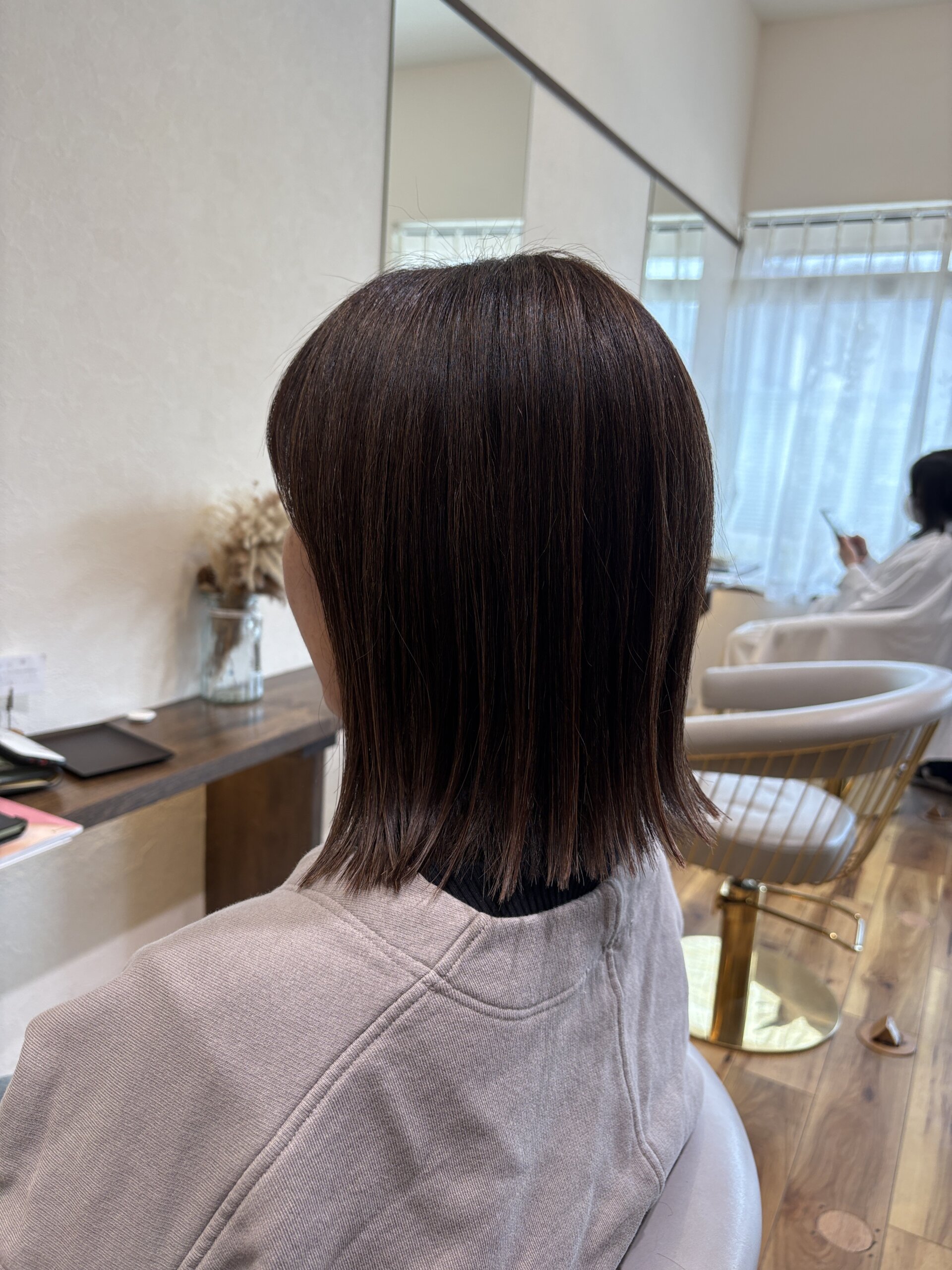 切りっぱなしボブ サイドから見たシルエット ブラウンカラー