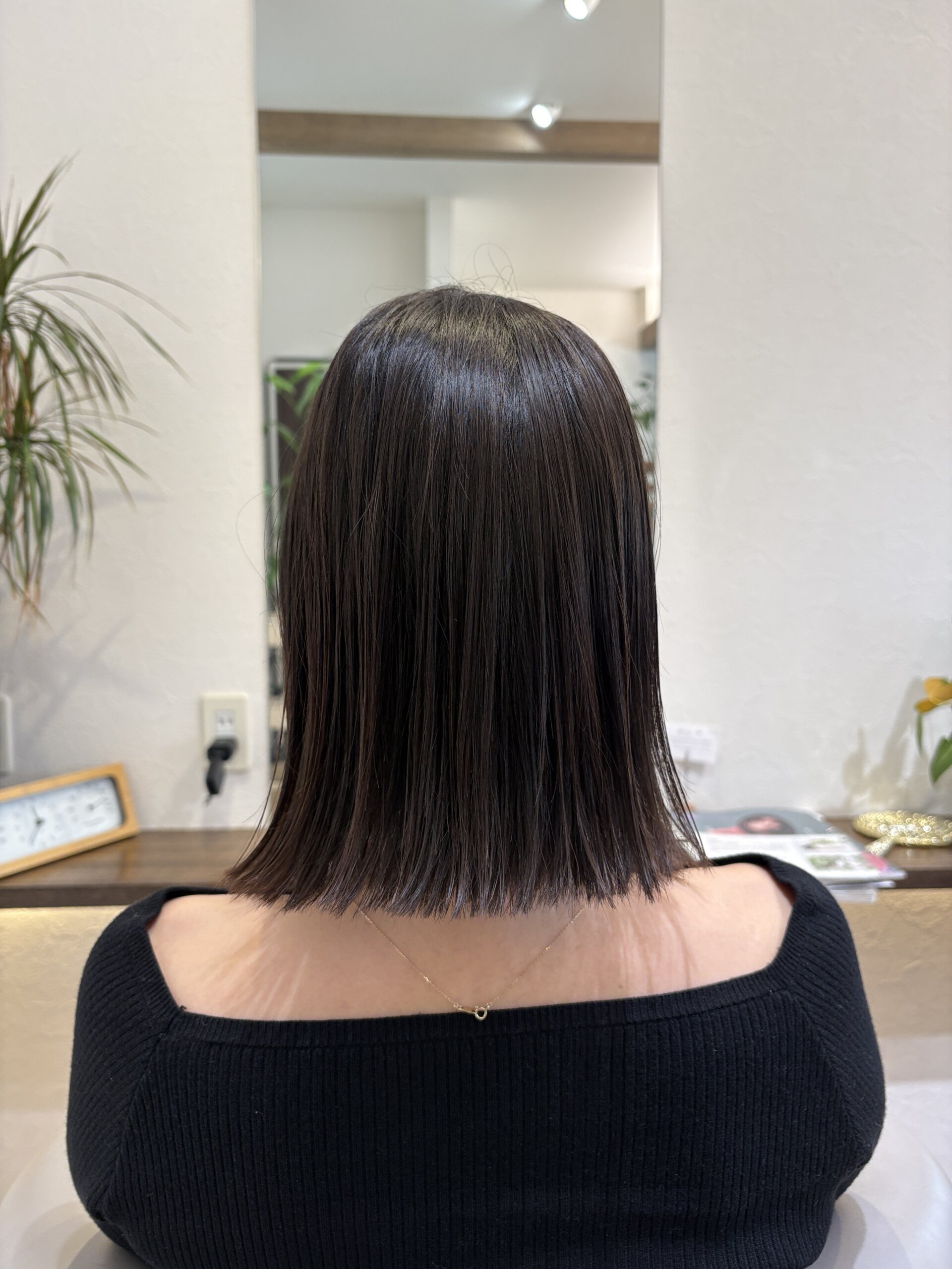 ダークトーンボブ サイドスタイル ツヤ感
