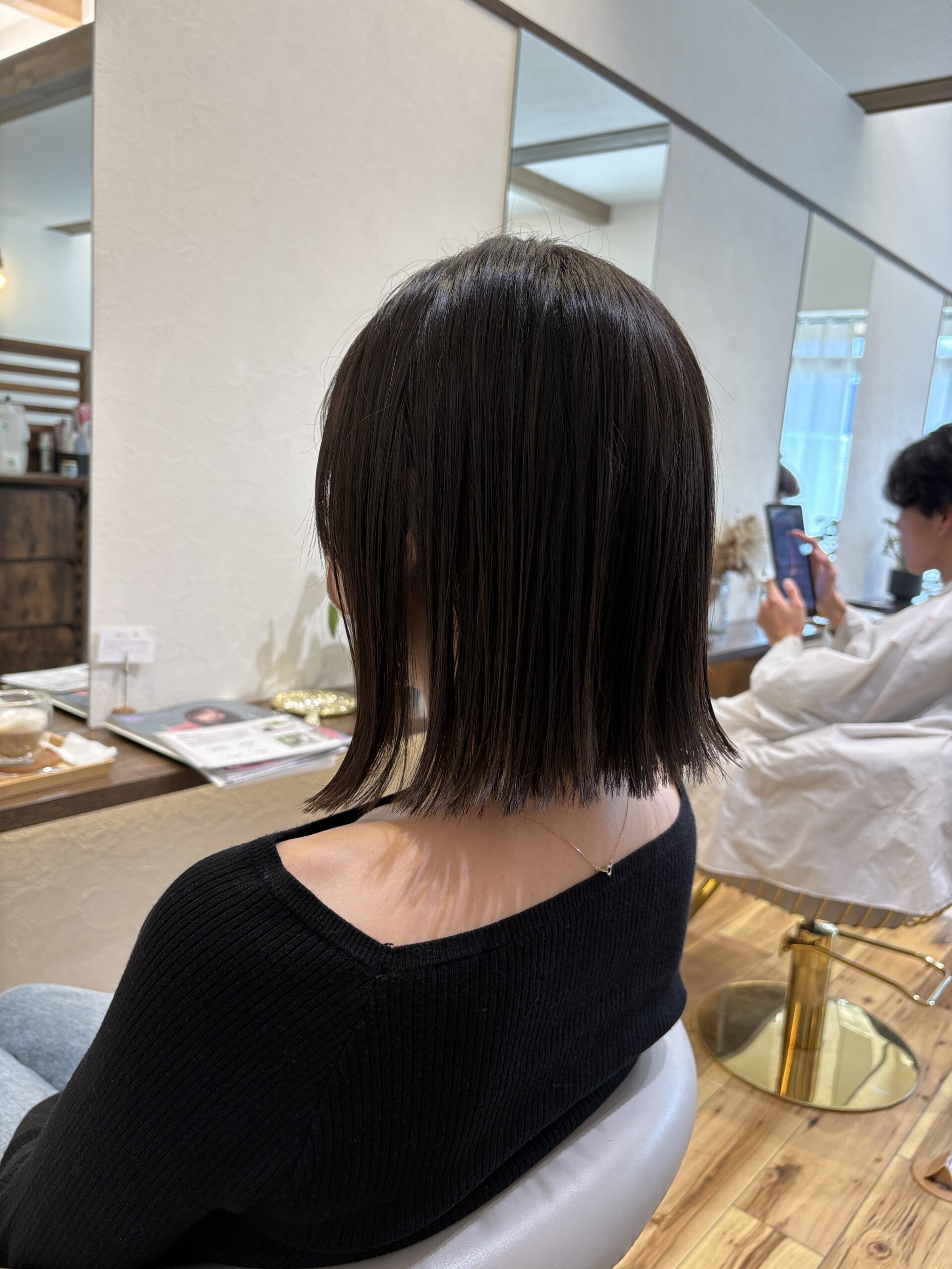 ダークトーンボブ 正面後ろ ストレート