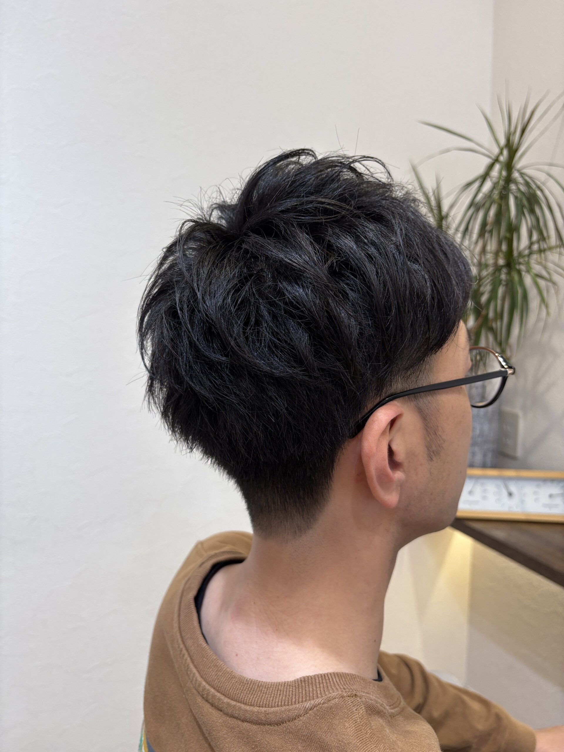 えり足刈り上げ　サイドビュー