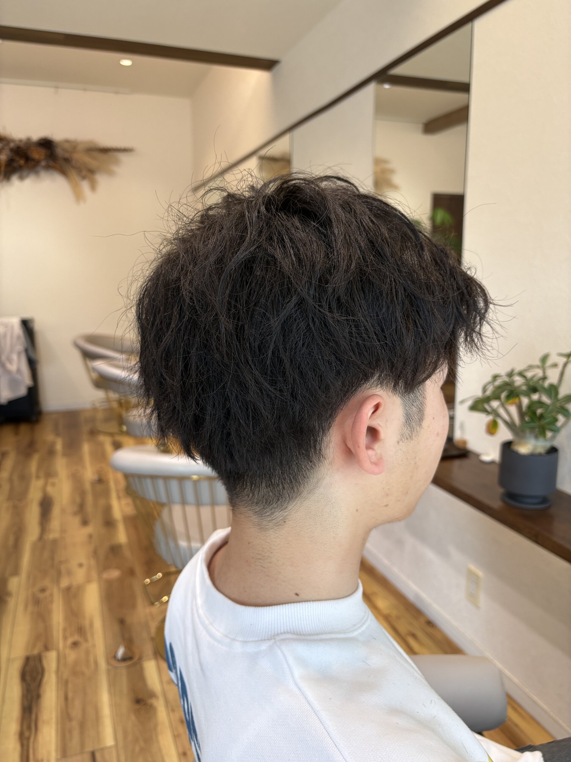 パーマ風マッシュ×タッパードショート サイドビュー