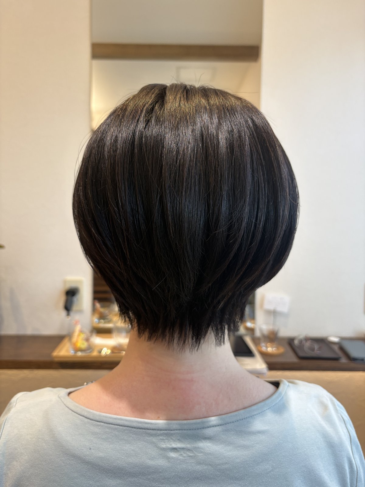 黒髪×丸みショートボブ 後ろ姿