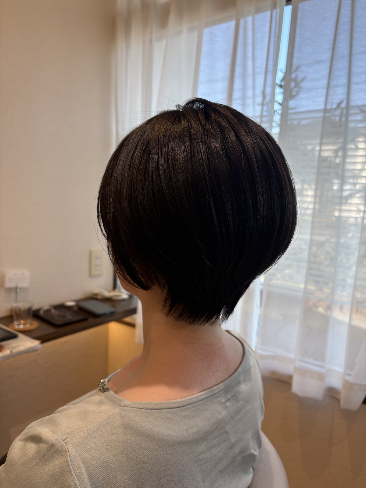 丸みショートボブ 全体シルエット