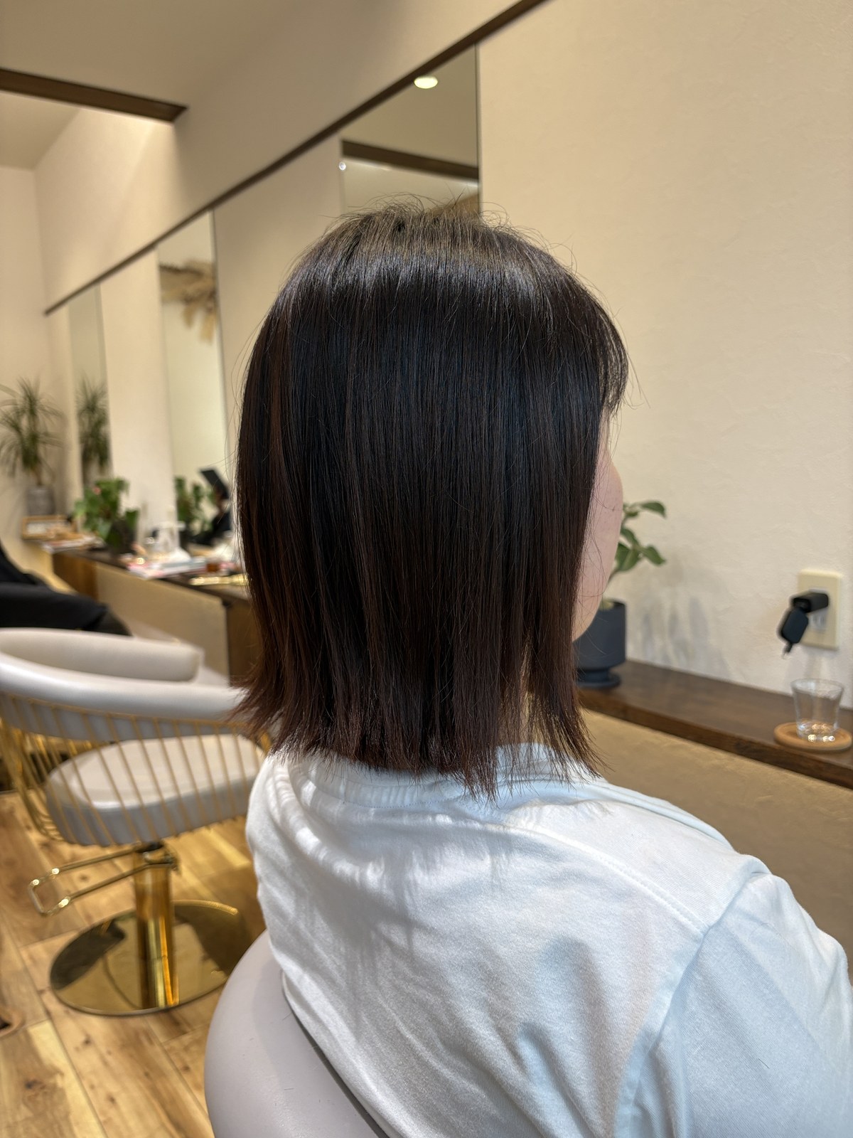 肩ラインで自然に外ハネするナチュラルボブ