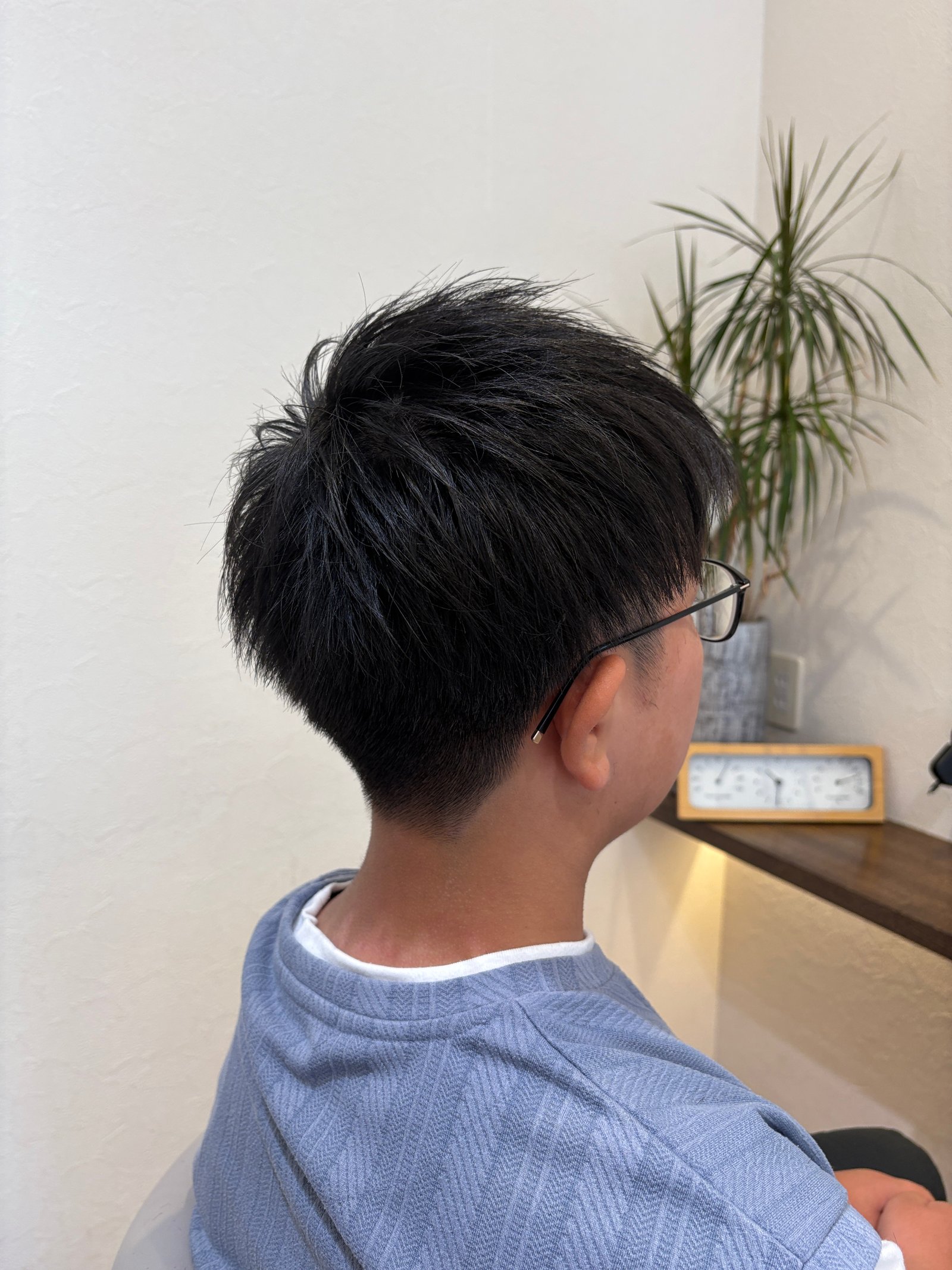 斜め後ろから。トップの動きとえり足のメリハリがわかります