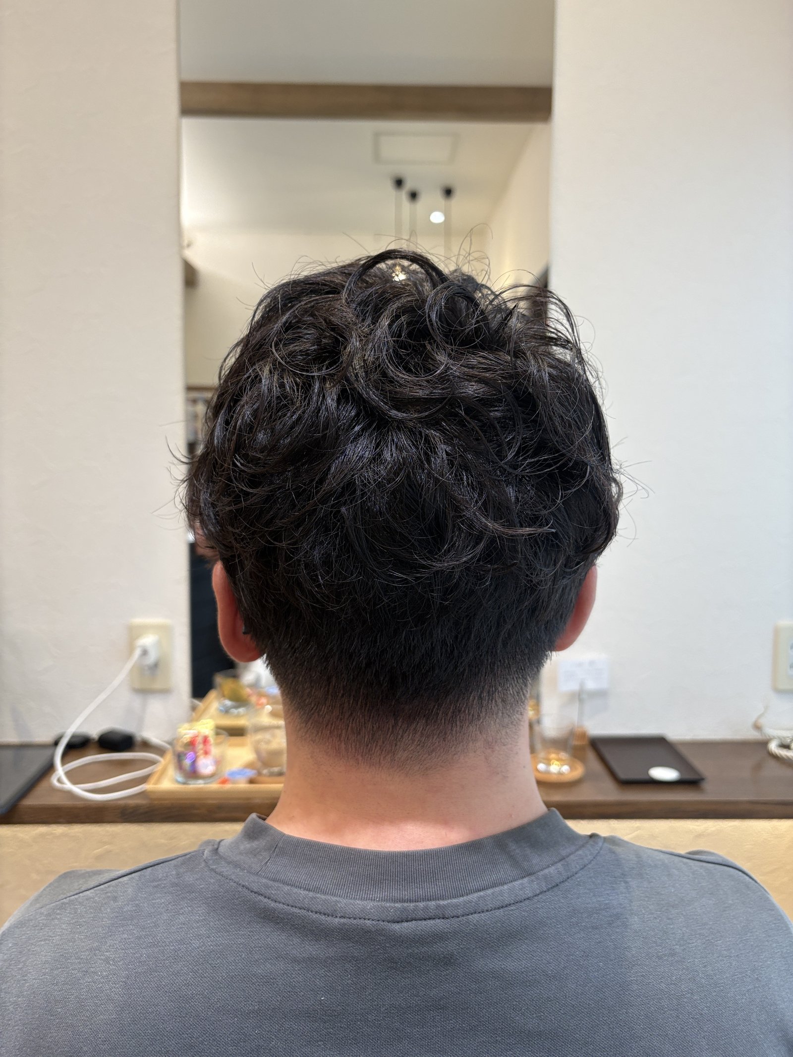 襟足はすっきり刈り上げ｜後頭部に自然な丸みが出るバックスタイル