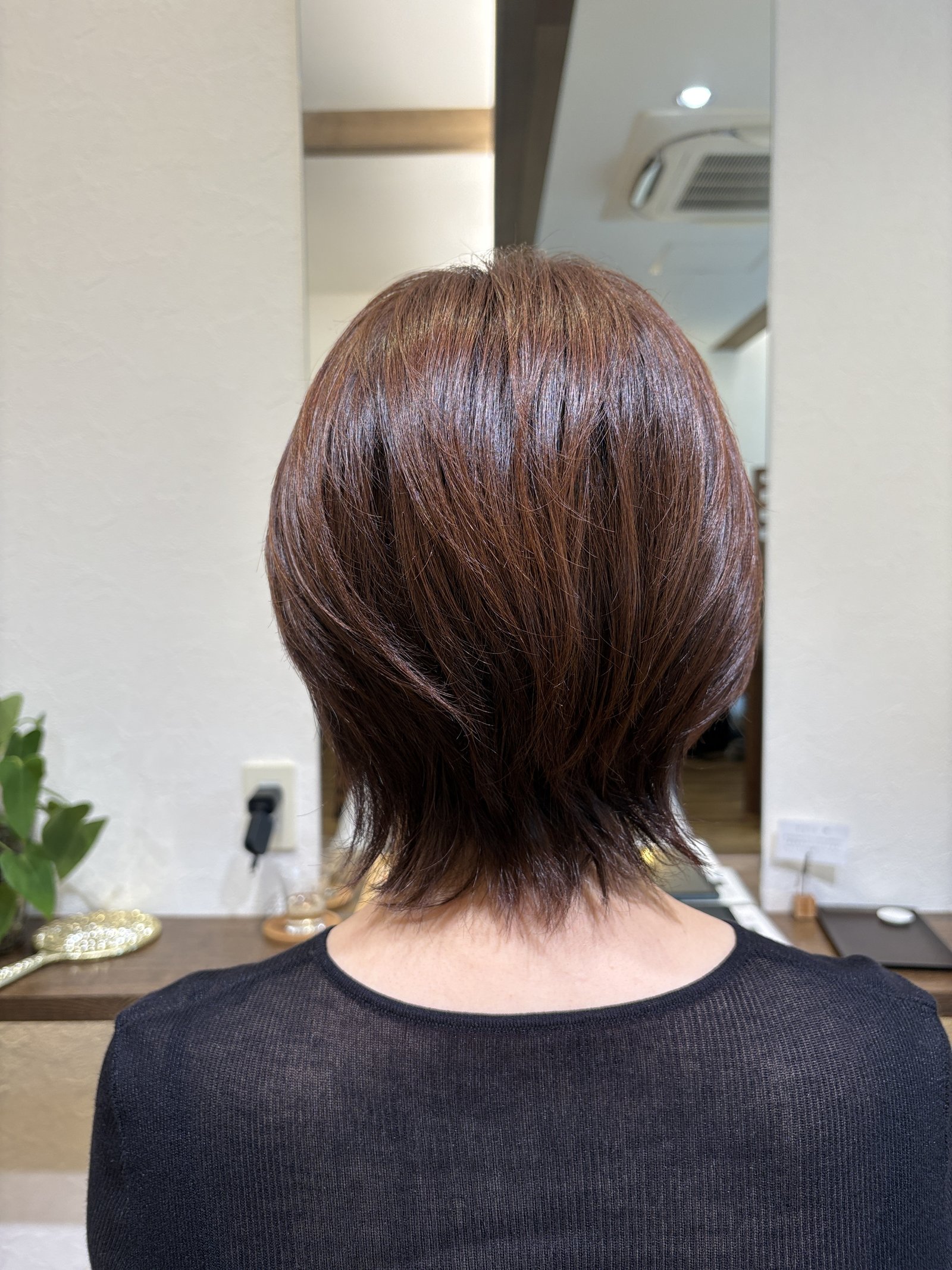 毛先が自然に流れる後ろ姿|乾かすだけでまとまるレイヤーショート