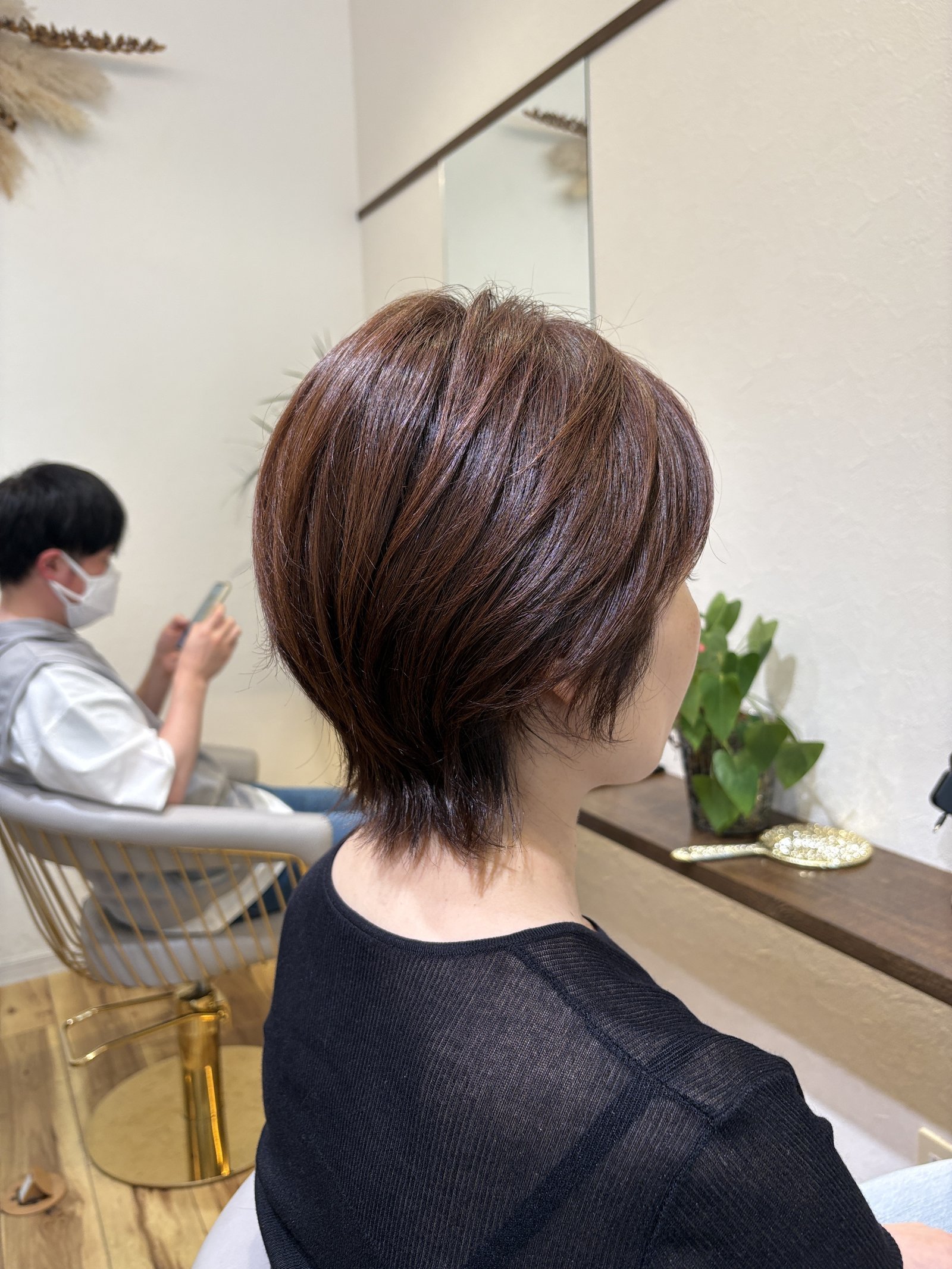 艶めくオレンジブラウン|レイヤーの動きが軽やかな大人のくびれショート
