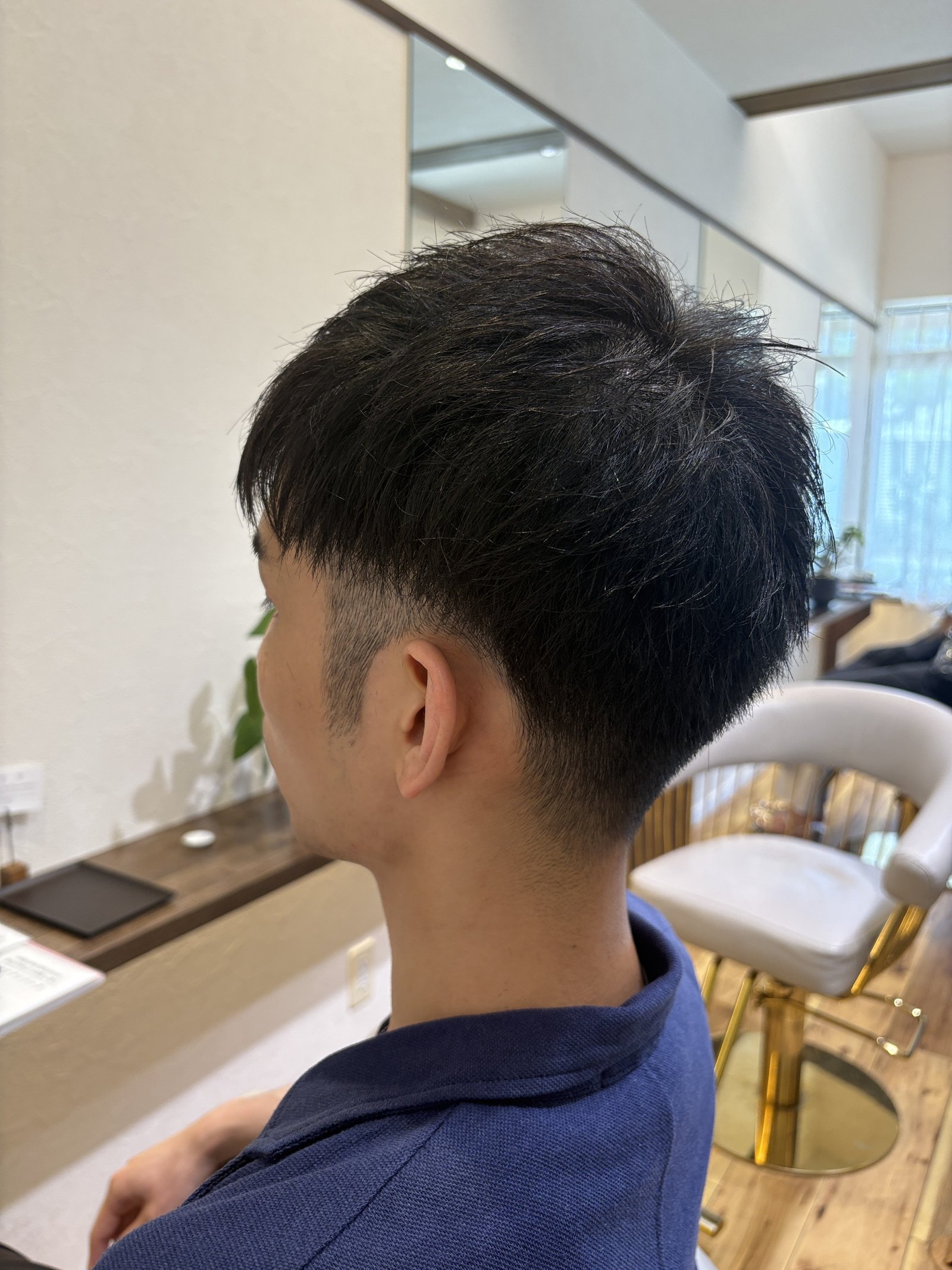 反対側から見た刈り上げ×束感ショート=耳まわりの締まりと後頭部へのつながり